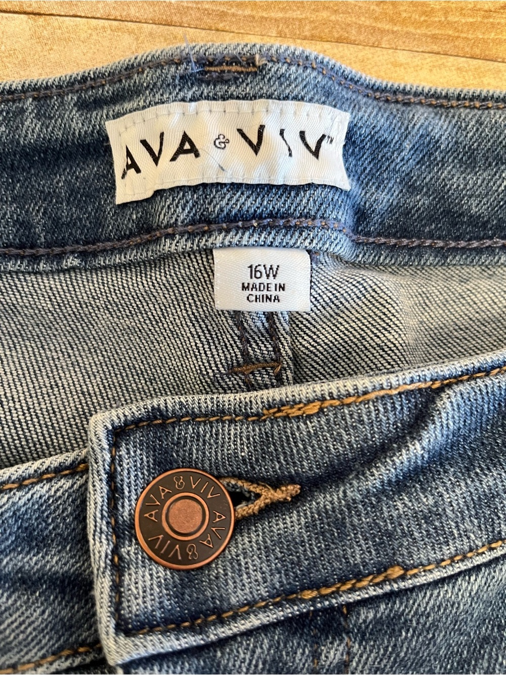 Ava & Viv Women’s Light Blue Distressed Denim Cutoff Shorts EUC Plus Size 16W - Picture 3 of 5
